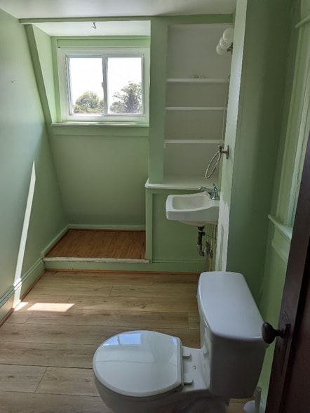 Building Photo - 101 E 33rd St