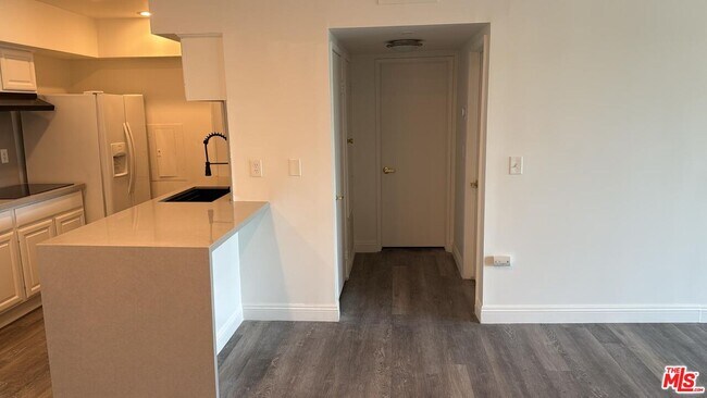 Building Photo - 1351 N Crescent Heights Blvd
