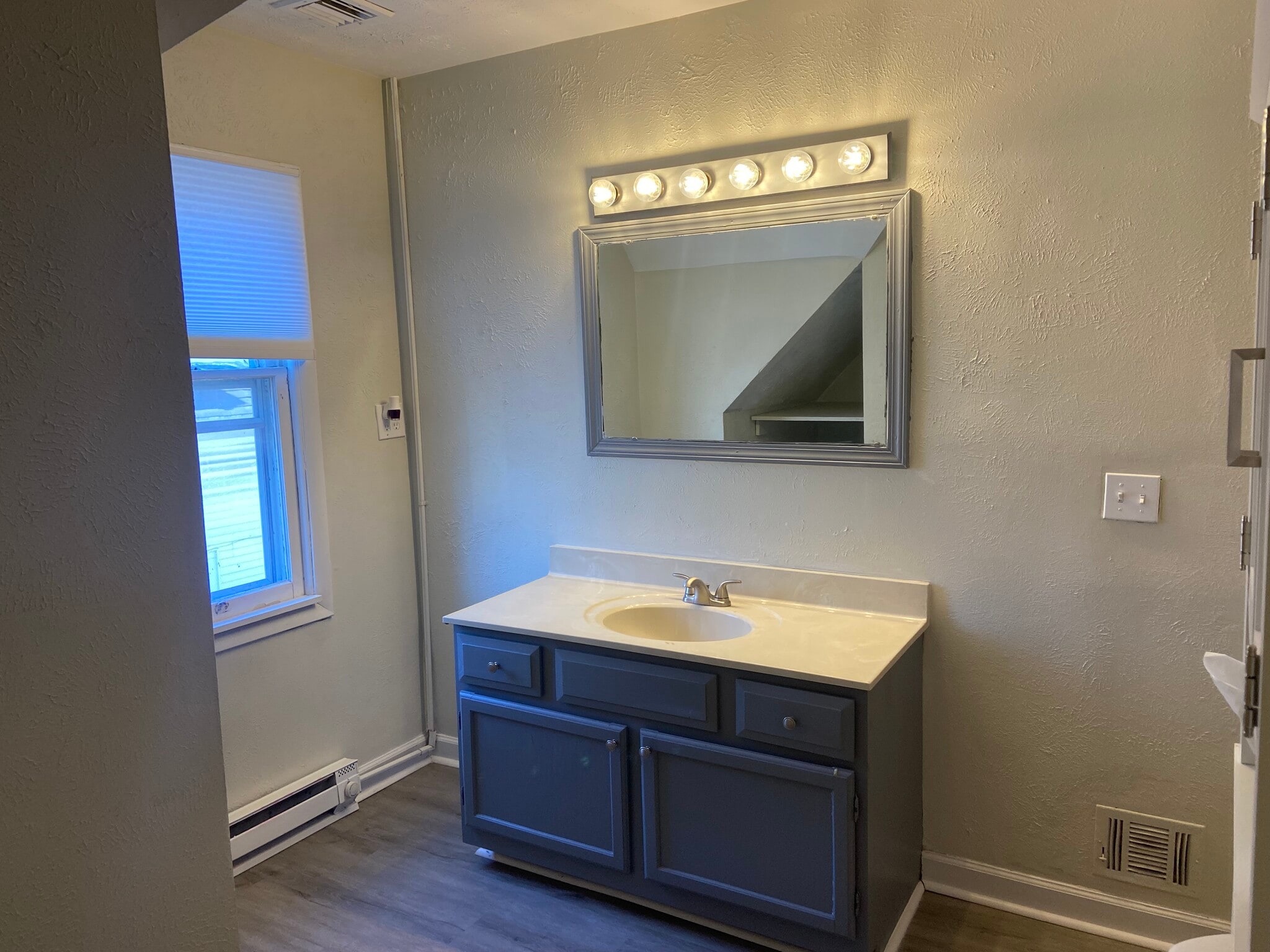 Building Photo - 734 Egleston Ave