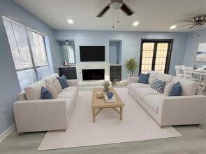 Building Photo - 6646 E Lovers Ln