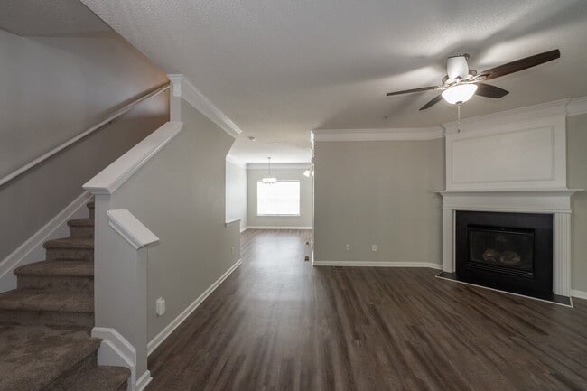 Building Photo - "Charming 3-Bed Home with 2.5 Baths close ...