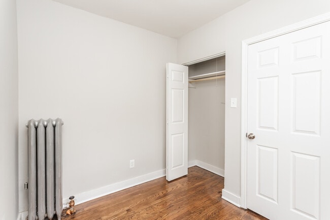 Building Photo - 6949 S Paxton Ave