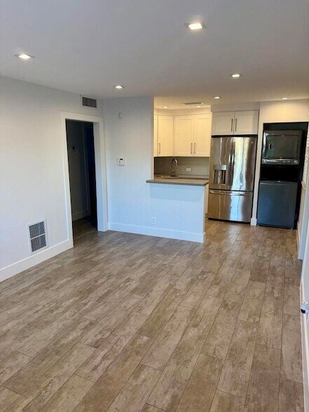 Building Photo - 3805 S Olive Ave