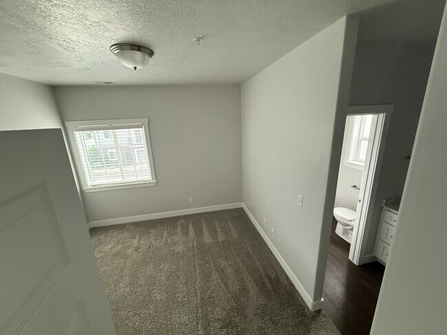 Building Photo - 1593 N 160 W