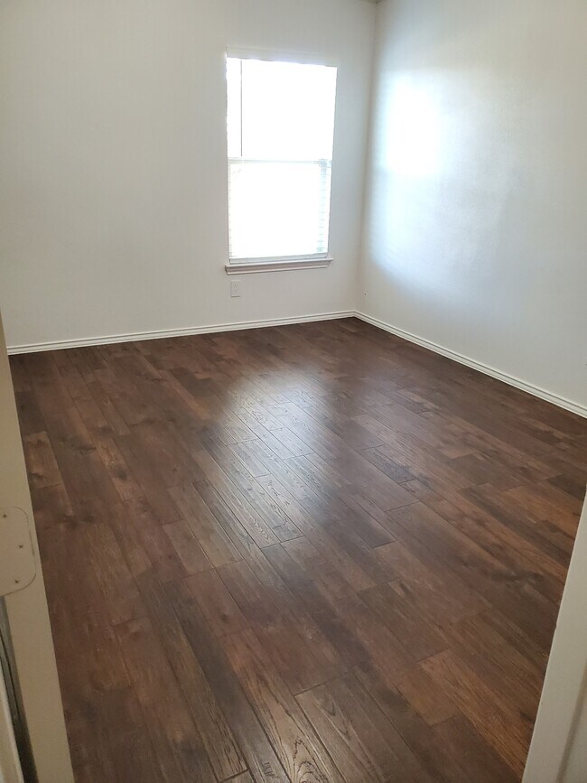 Building Photo - 6811 Independence Blvd