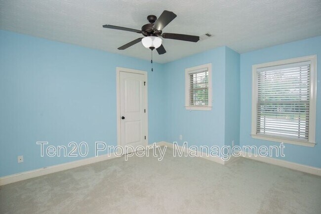 Building Photo - 7177 Helen Dr