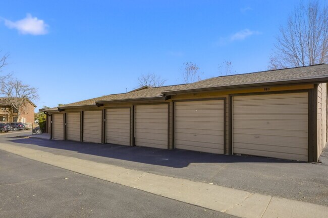 Building Photo - Great Two Bedroom Home with Fireplace