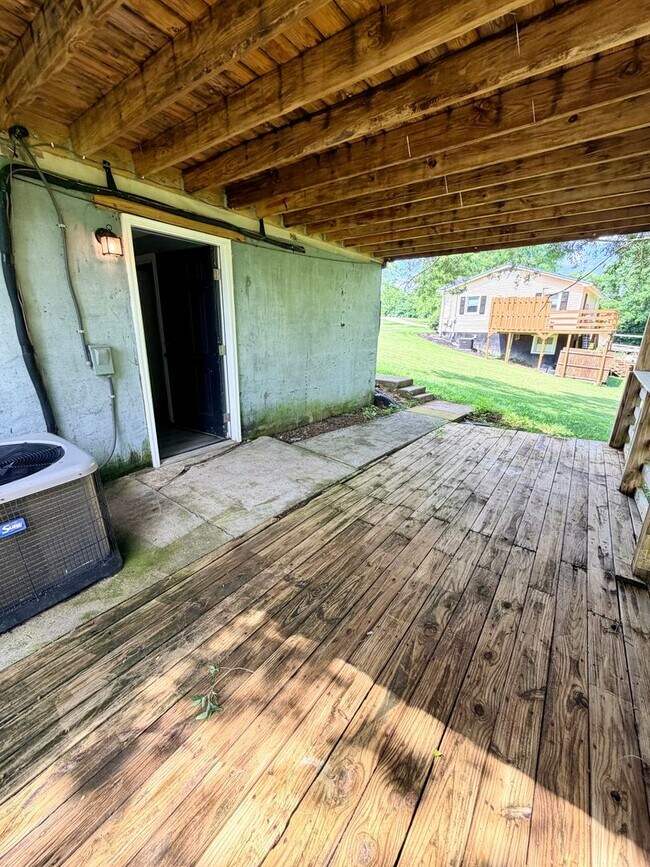 Building Photo - 938 Mule Shed Ln