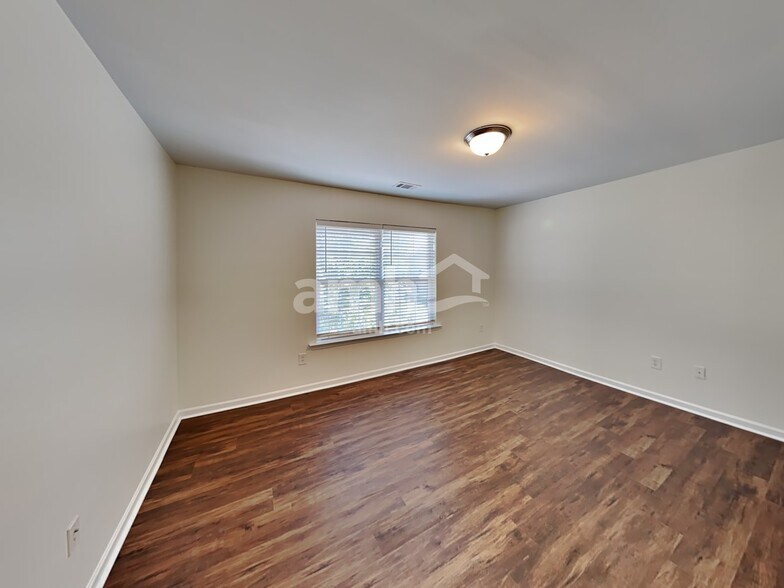 Building Photo - 9640 Turning Wheel Dr