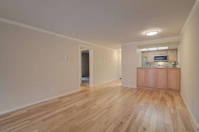 Building Photo - 2Bd/1Ba Bellevue Condo