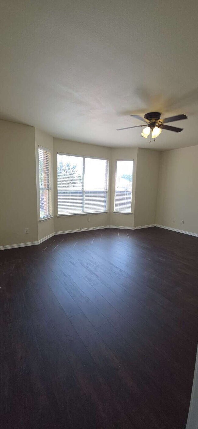 Building Photo - Expansive Mansfield Home with 5 Bedrooms, ...