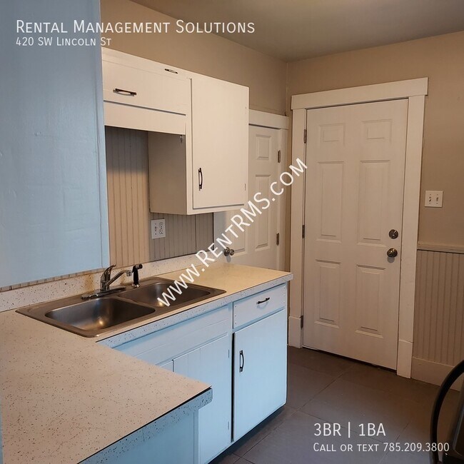 Building Photo - 420 SW Lincoln St