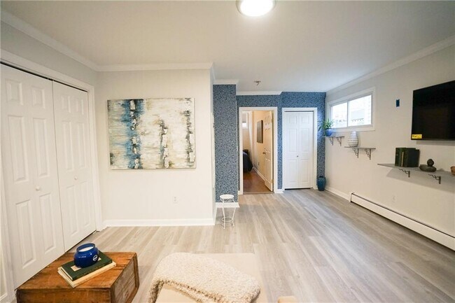 Building Photo - 603 Thames St