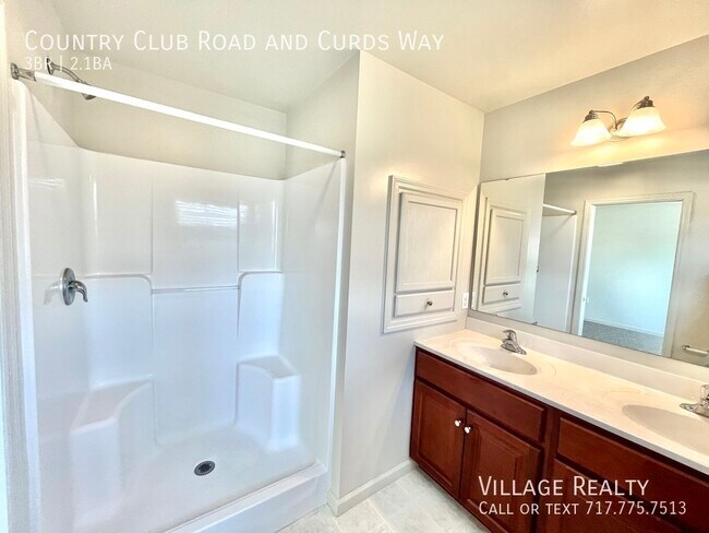 Building Photo - 721 Country Club Rd