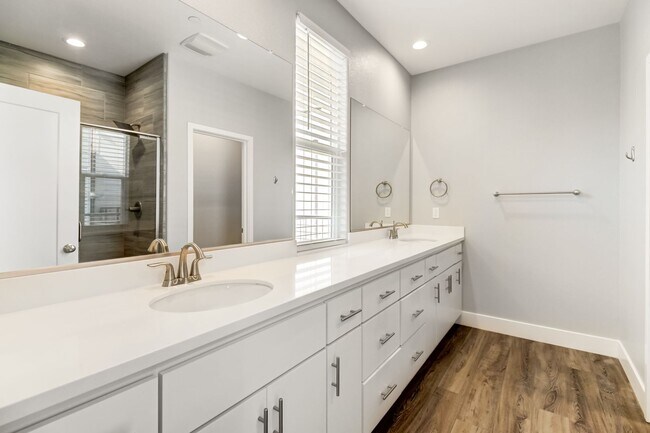 Building Photo - Move-In Special! Beautiful Alkali Flat Ren...