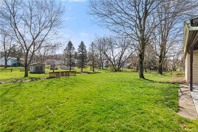 Building Photo - 16 Wheatfield Dr