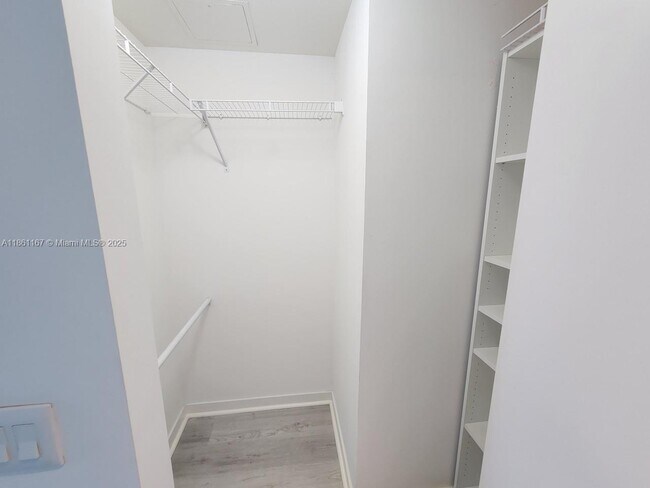 Building Photo - 1100S S Miami Ave