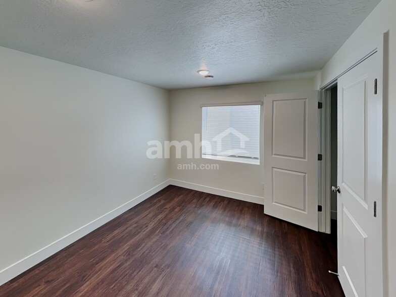 Building Photo - 7135 Woods Rose Dr