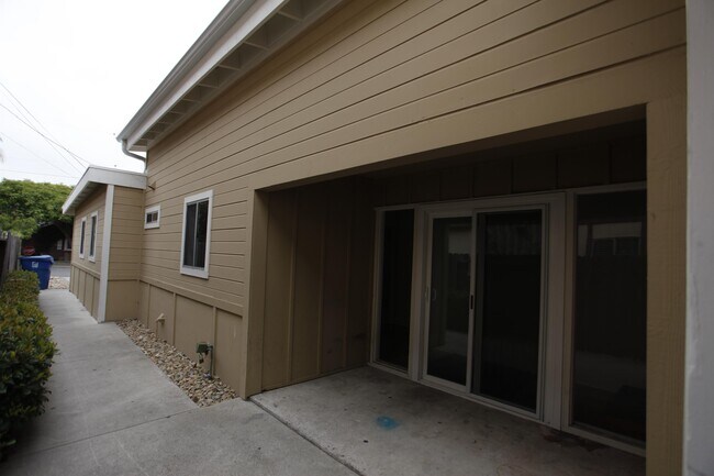 Building Photo - 6692 Trigo Rd