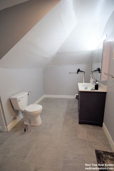 Building Photo - 235 Chestnut Hill Ave