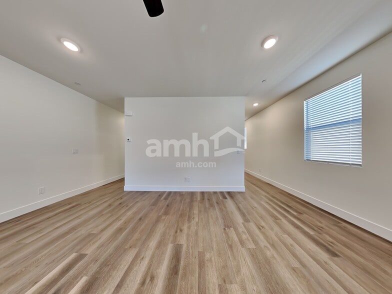Building Photo - 537 Silverbell Falls Pl