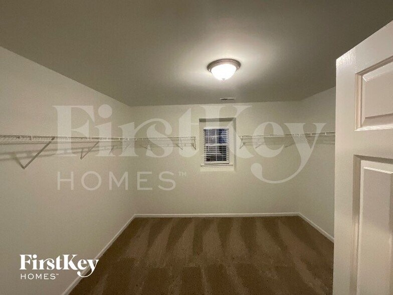 Building Photo - 2 Red Sage Ct