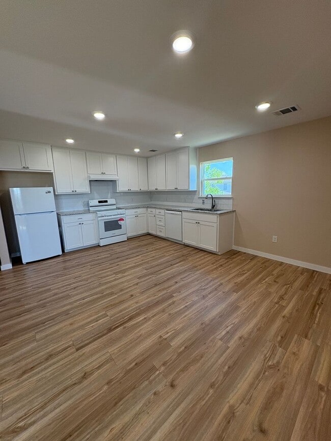 Building Photo - 221 FM 439 Loop