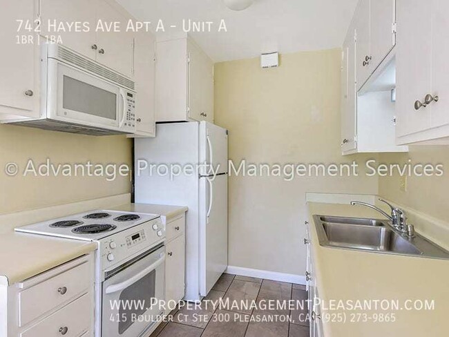 Building Photo - Large 1 bed/1 bath, 725 sq. ft off East Ave