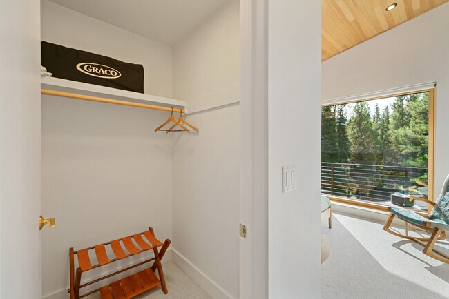 Building Photo - 730 Solitude Ln