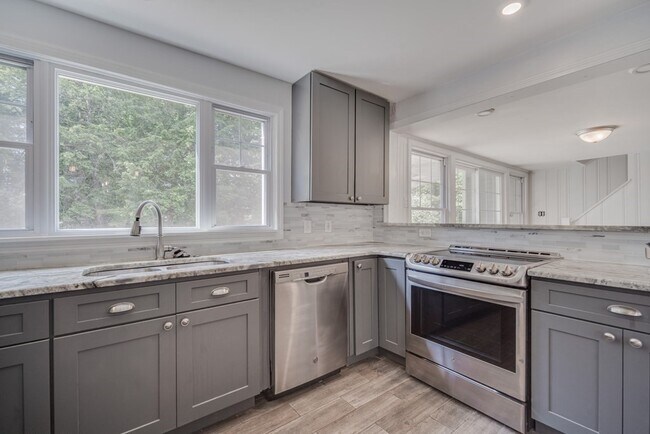 Building Photo - 1 Hickory Hill Dr