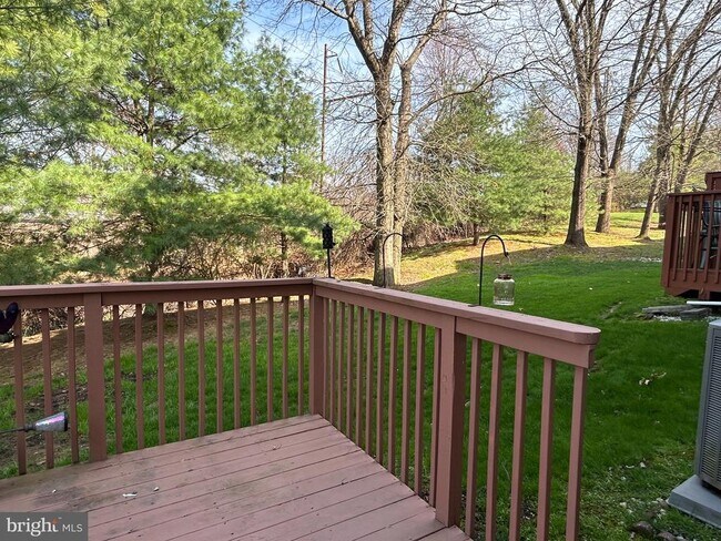 Building Photo - 445 Fort Hill Cir