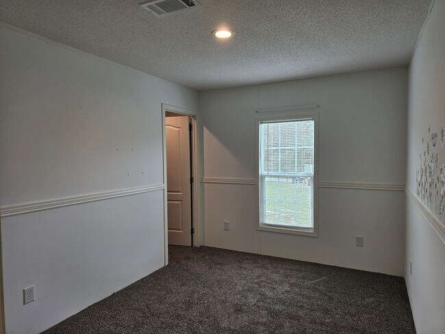 Building Photo - Welcome Home! Spacious 3-Bed, 2-Bath Split Floor Plan on ¾ Acre Lot