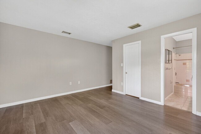 Building Photo - 1627 Canal Ct