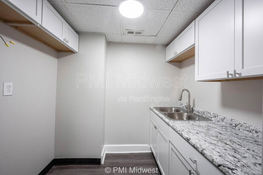 Building Photo - 2060 N Delaware St