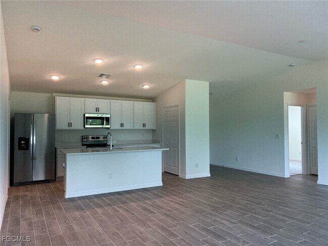 Building Photo - 4129 NE 20th Pl