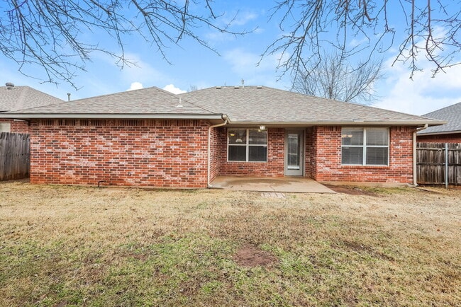 Building Photo - 8524 SW 37th St
