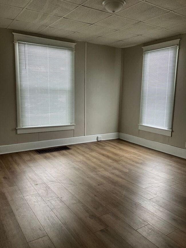 Building Photo - 624 2nd Ave