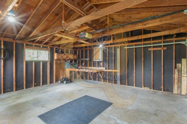 Building Photo - Available Now in Flint Twp.!!