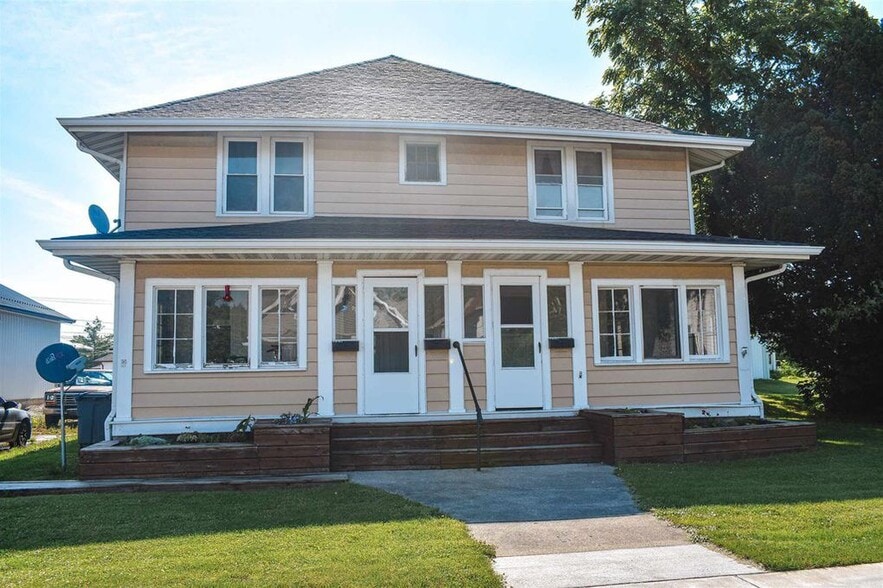 Building Photo - 227 S Main St