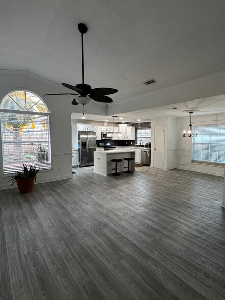 Building Photo - 2522 Albaca Dr