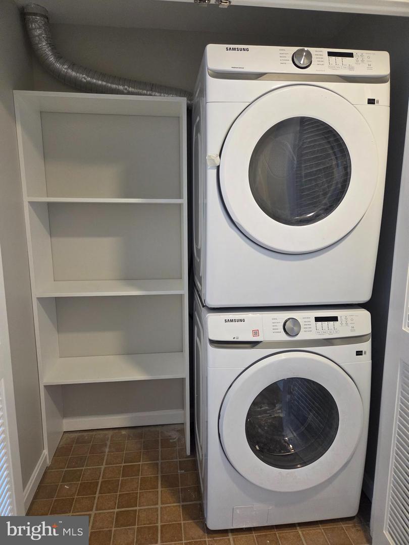 Building Photo - 1211 S Eads St