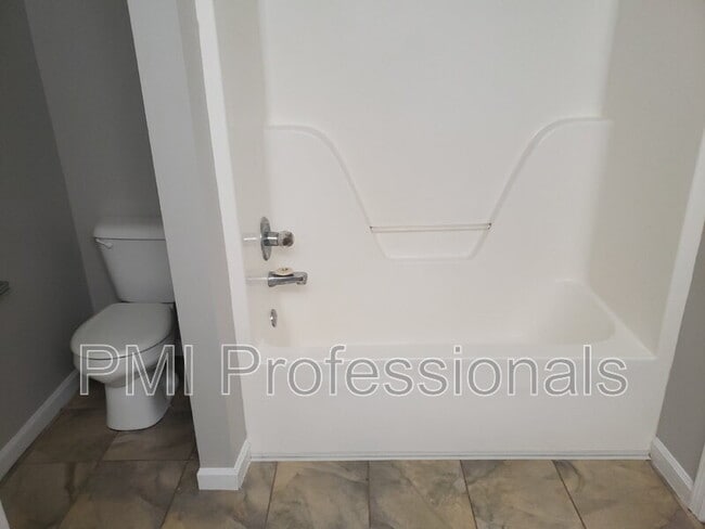 Building Photo - 2743 Painted Pony Dr