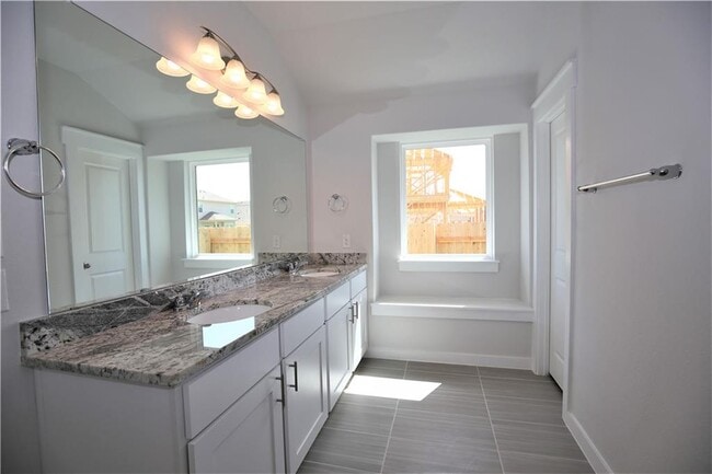 Building Photo - 635 Pheasant Hill Ln