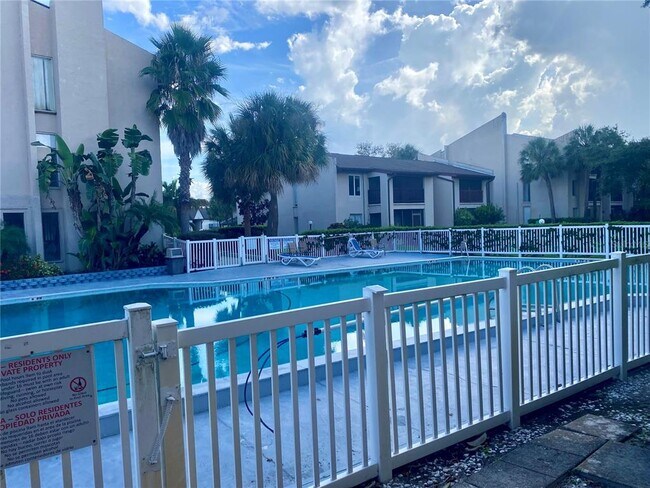 Building Photo - 3845 S Lake Dr