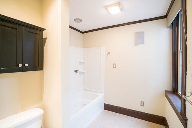 Building Photo - Charming Three Bed Point Breeze Townhome