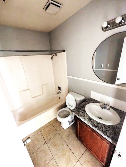 Building Photo - 505 N Main St