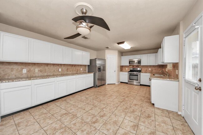 Building Photo - 2515 Knoll Shadows Ln
