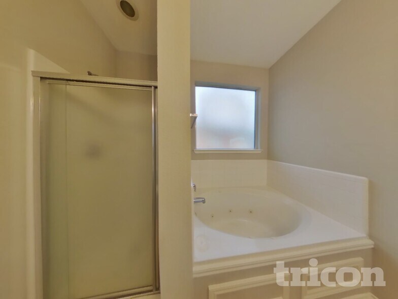 Building Photo - 3413 Fashion St