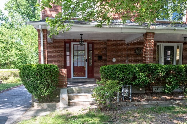 Building Photo - Twin Newly Renovated Brick Home in Lower Merion SD! Walk to park!