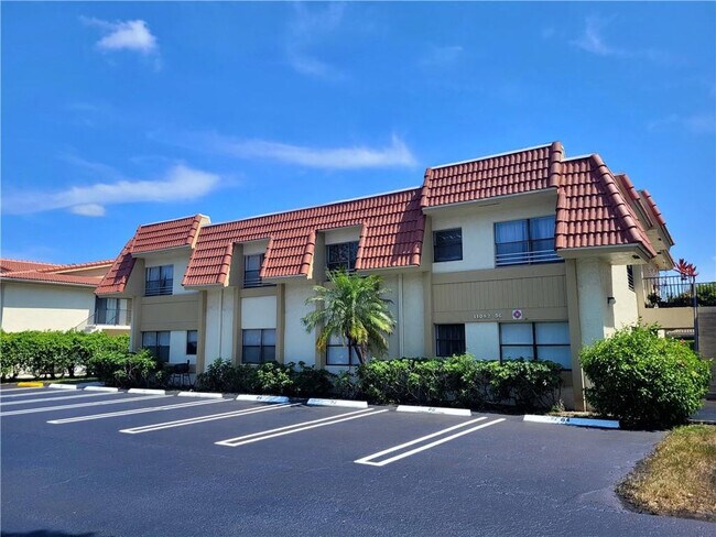 Building Photo - 11096 Royal Palm Blvd